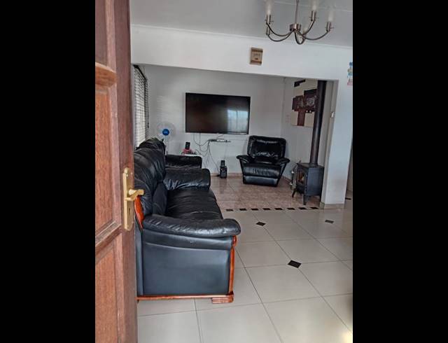 6 BEDROOM HOUSE FOR SALE IN LENASIA SOUTH
